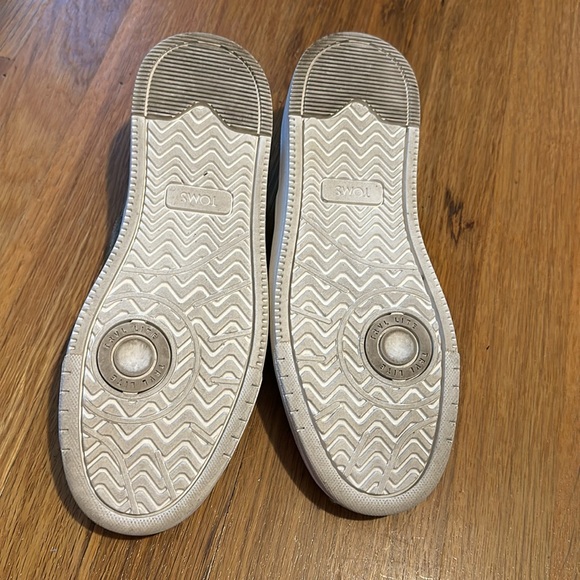 Tom’s gray slip on men’s size 7 - Picture 4 of 5